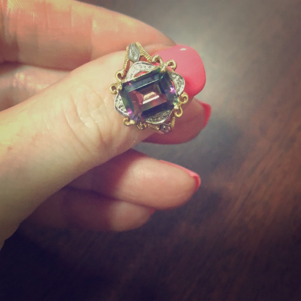 10k yellow gold alexandrite. Size 7